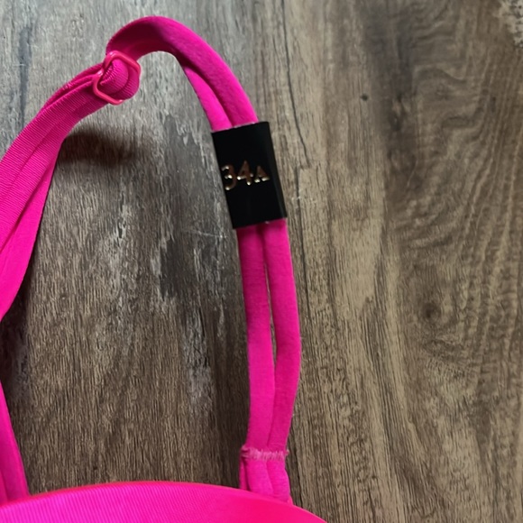 Victoria’s Secret Hot Pink Wired Bra - Picture 3 of 6